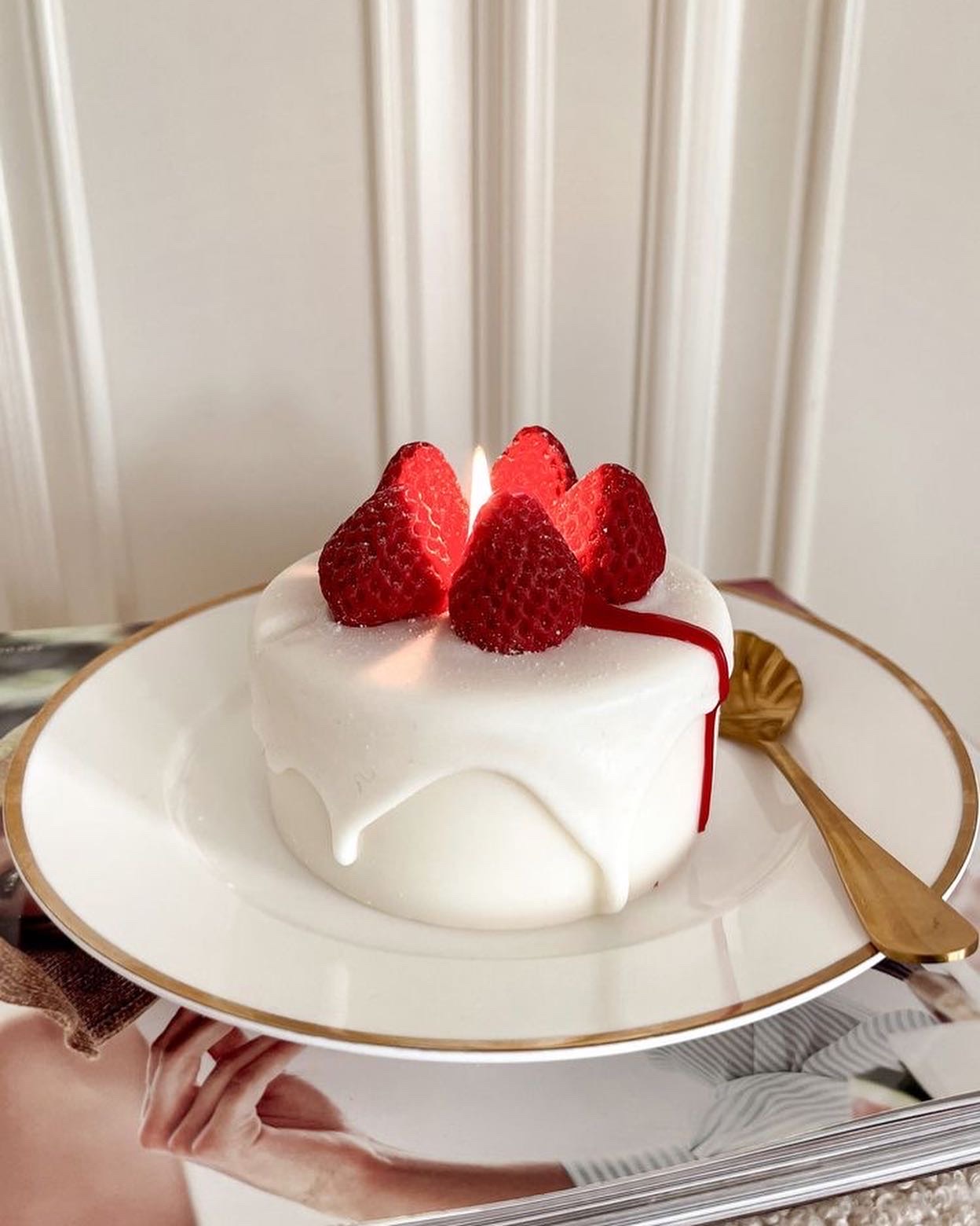 STRAWBERRY CAKE CANDLE