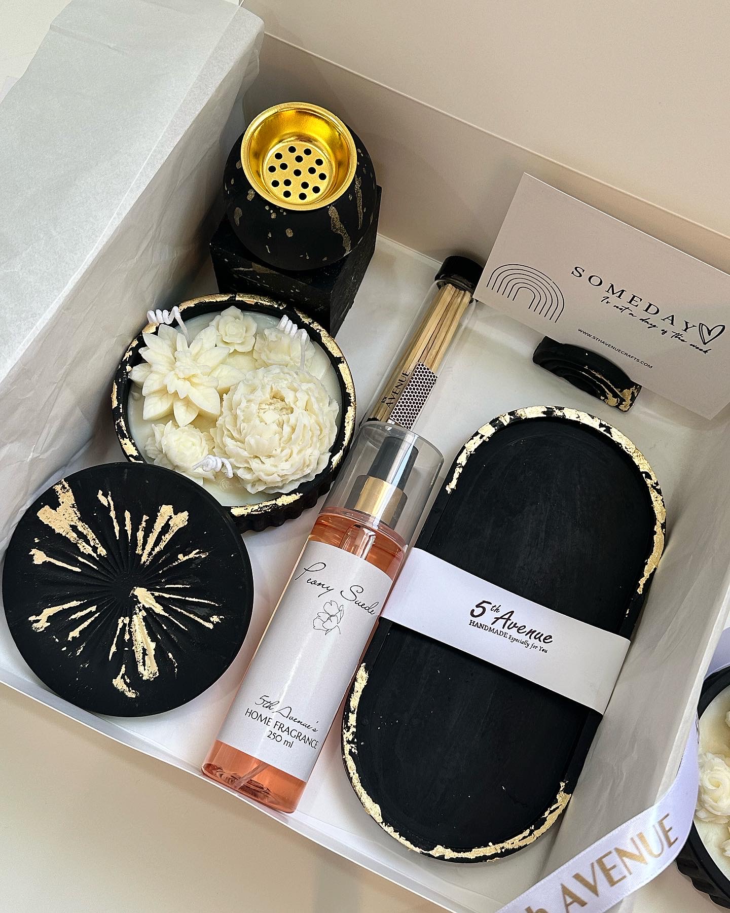 BLOSSOM GOLDEN BLACK BOX