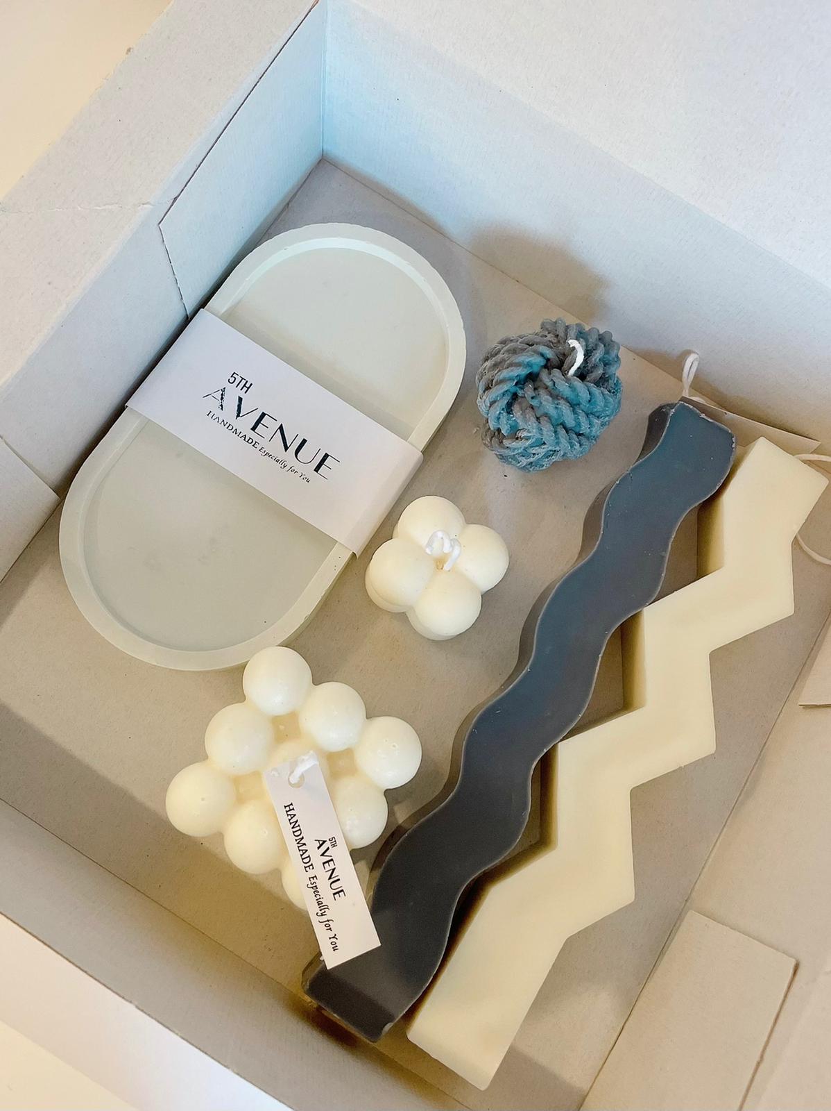  Grey & white Classic box