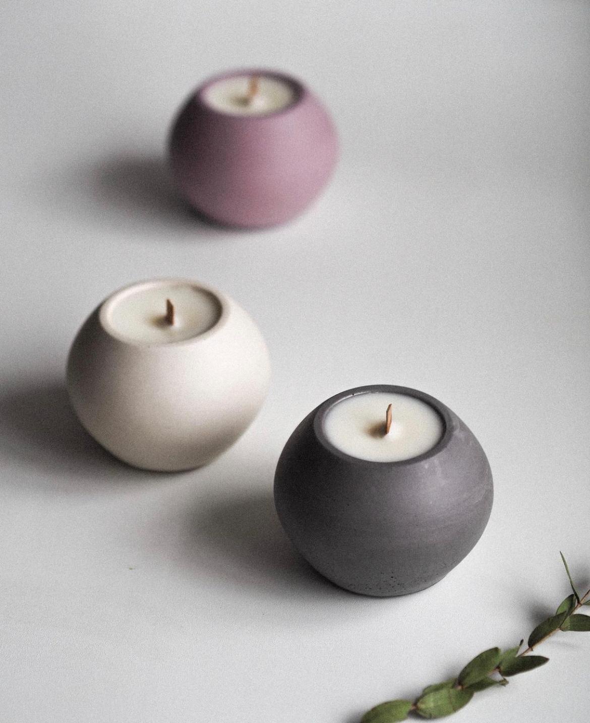 Round stone jar candle