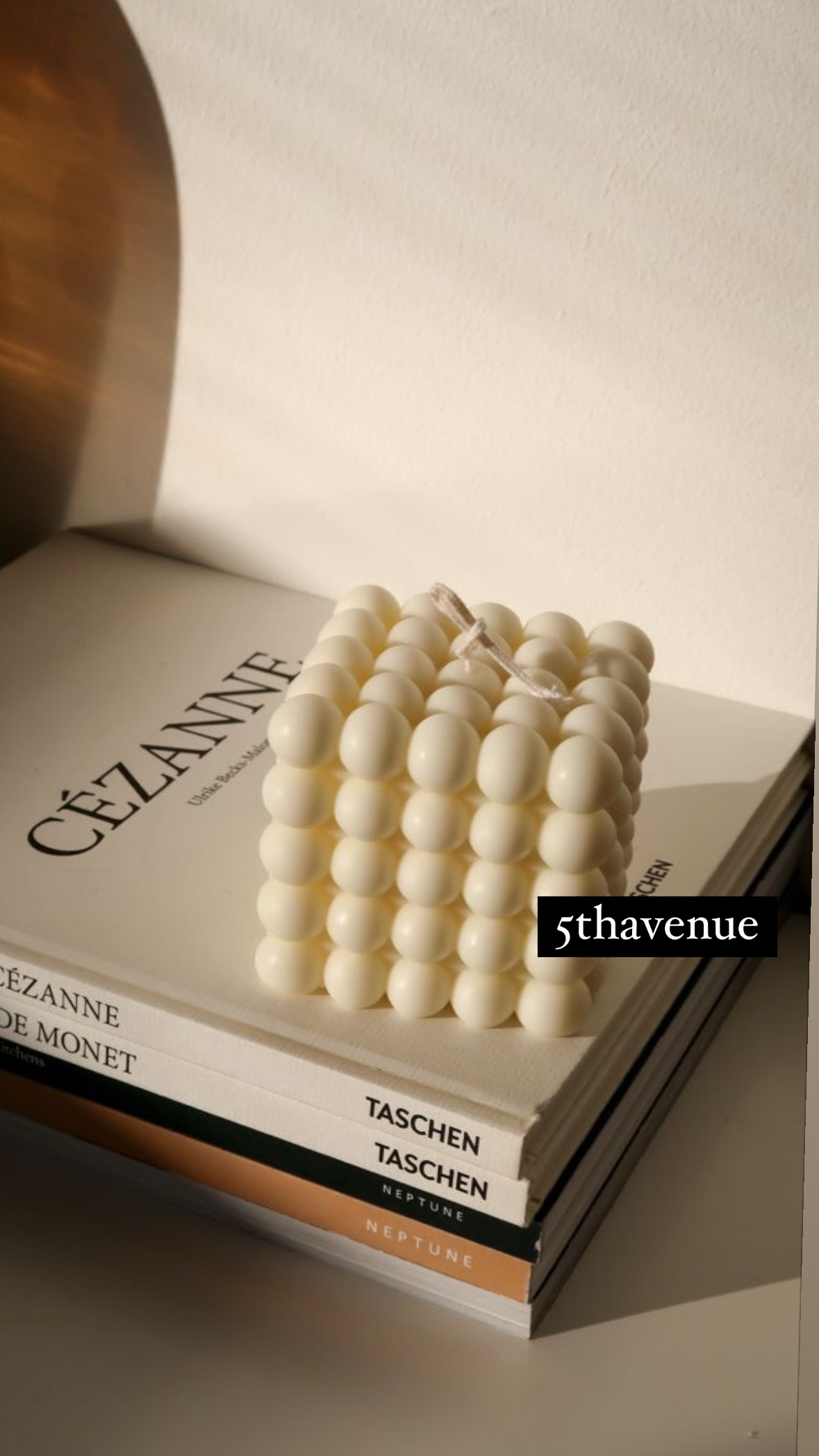Large bubbles candle