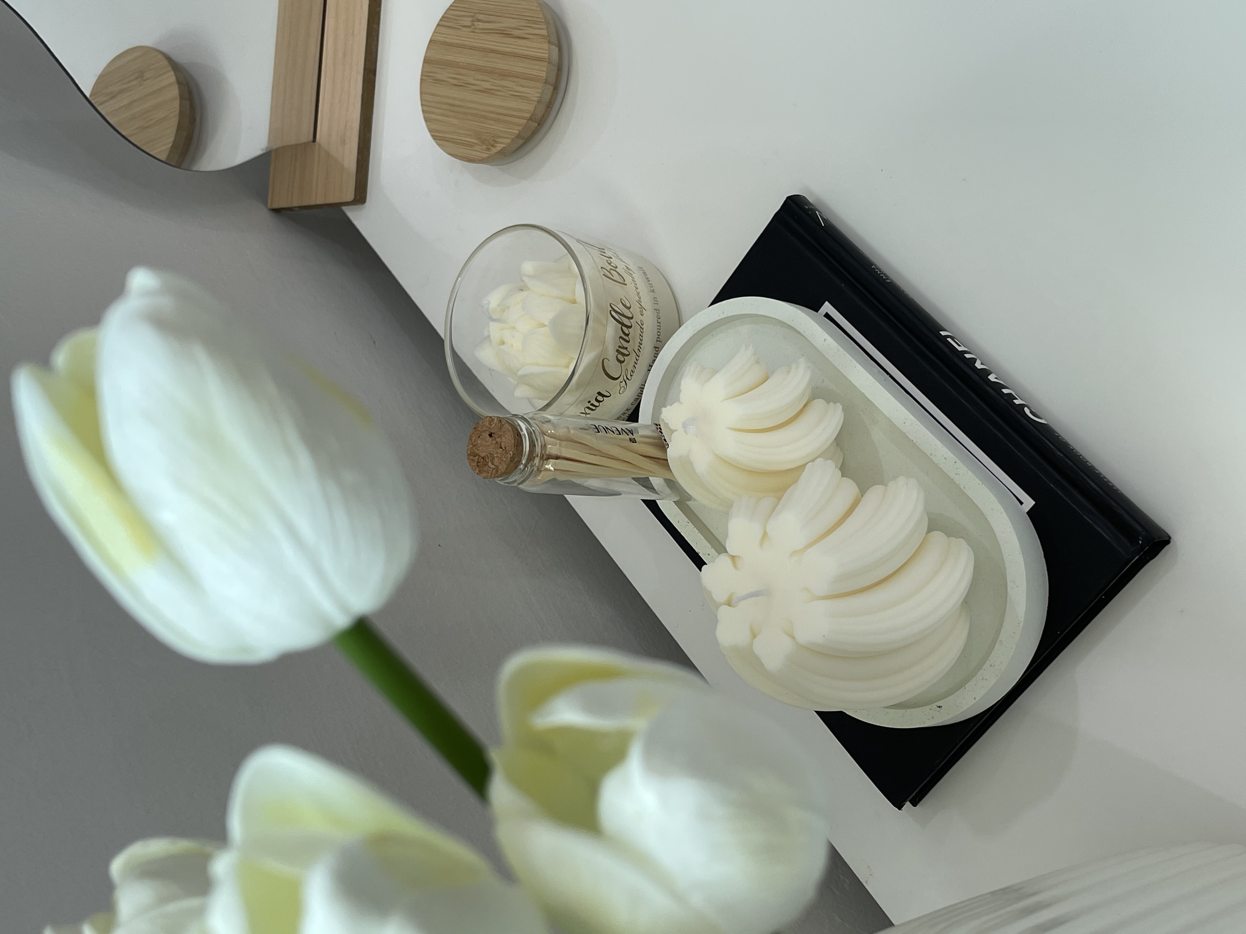 Two pieces swirl  candle