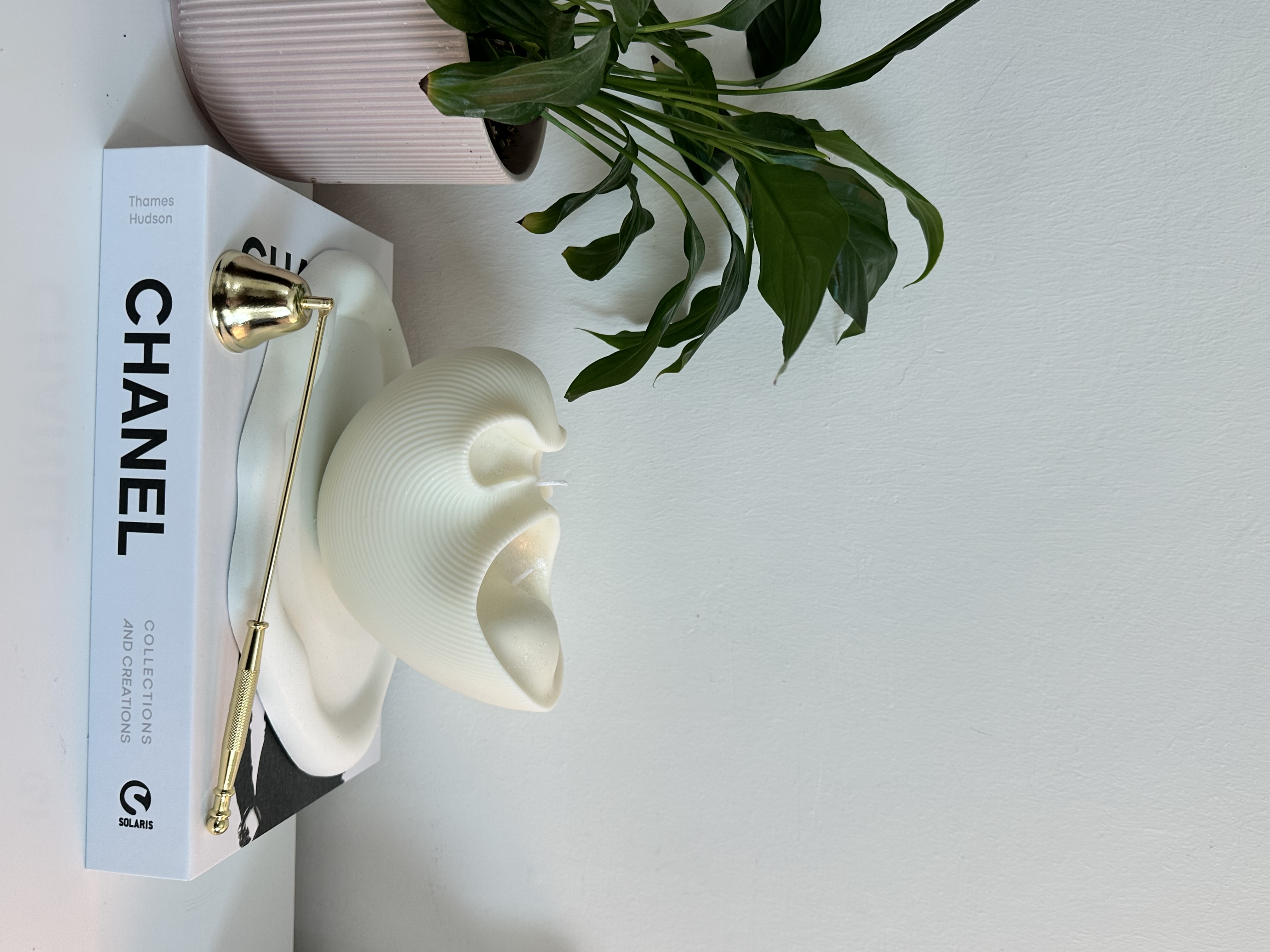 XL MOON SHELL CANDLE