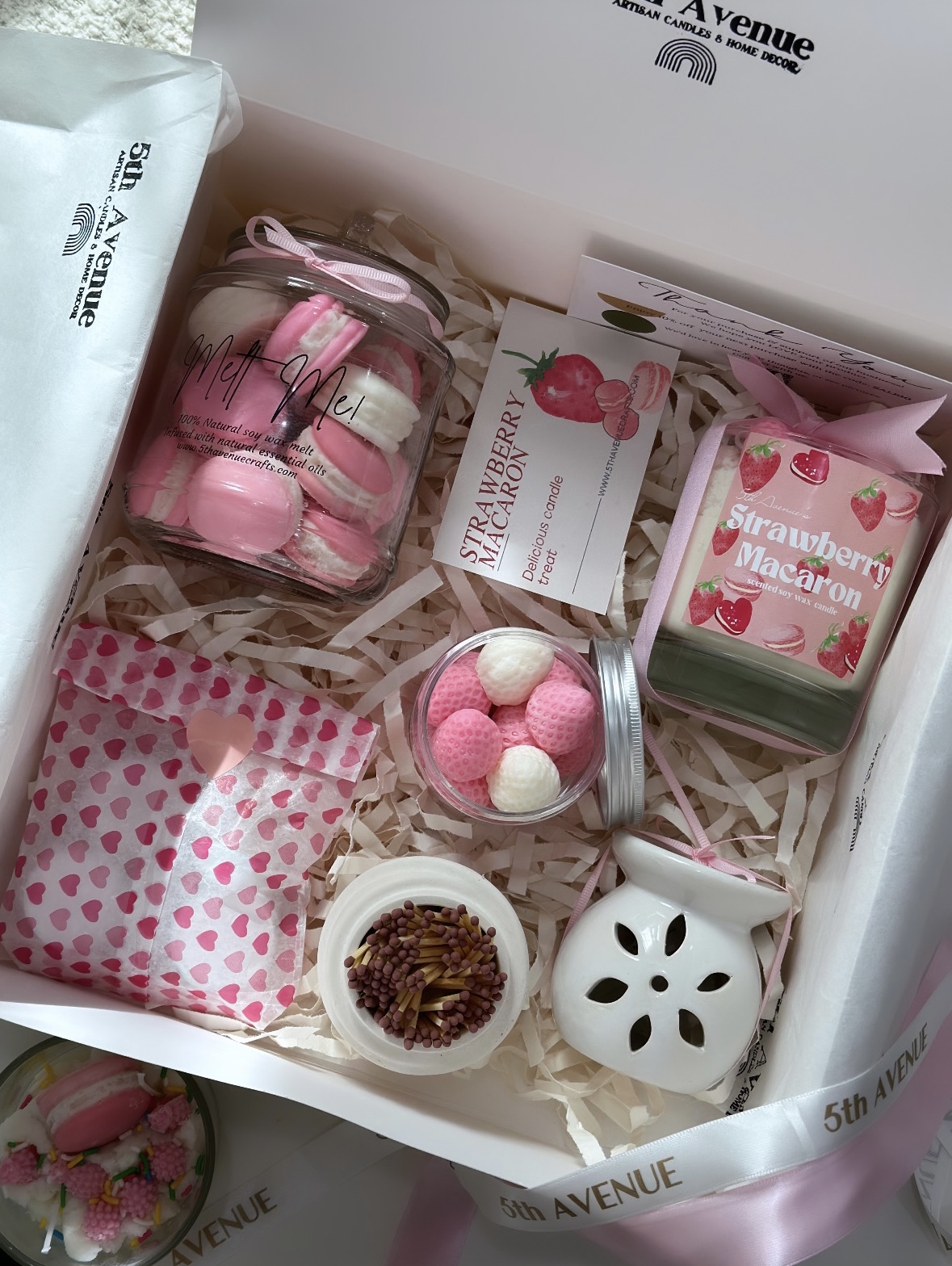 STRAWBERRY MACARON LUXURY BOX