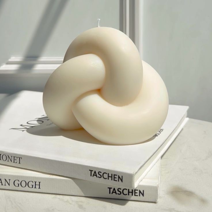 LARGE KNOTS CANDLE 